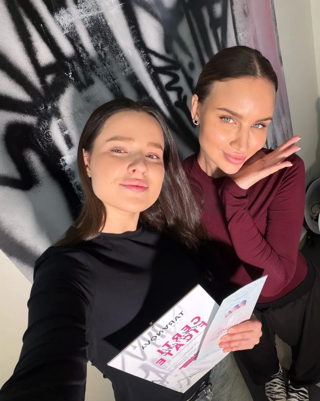 Выпускница с сертификатом после курса